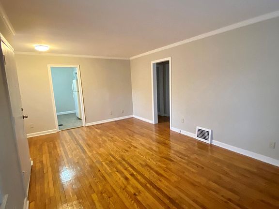 4th image of 717 W 85th St