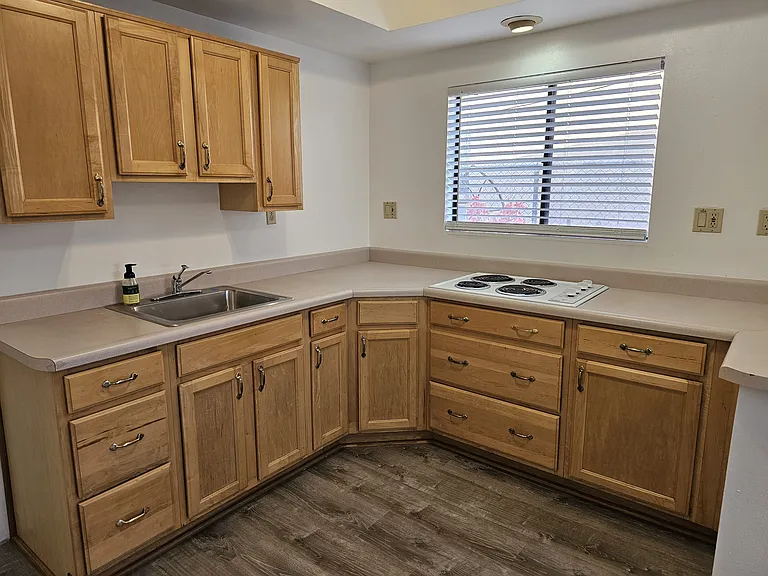 1518 W Otilia Dr #B — Photo 2