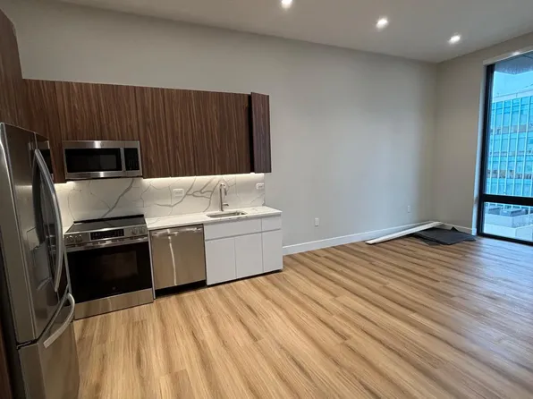 306 Washington St #6D, Newark, NJ 07102