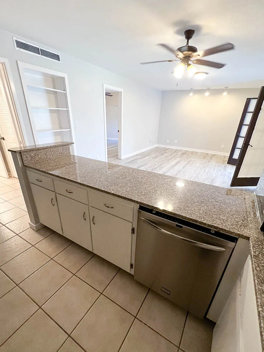 Kitchen - 4726 Bay Point Rd #E245