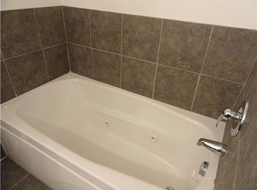 4th image of 41060 Maplewood Dr
