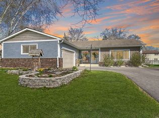211 Waterbury Cir, Lake Villa, IL 60046