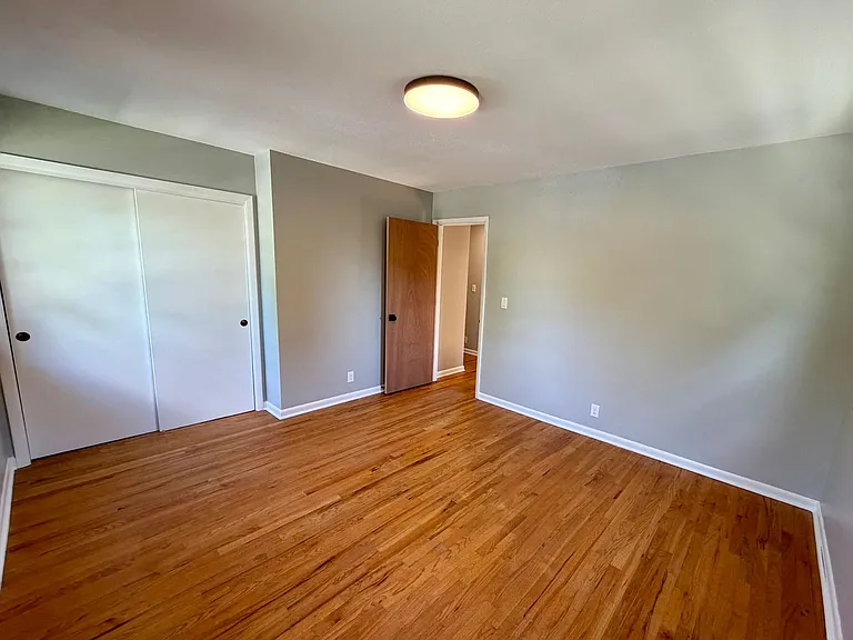 Duff Duplex 1709-1711 — Photo 8