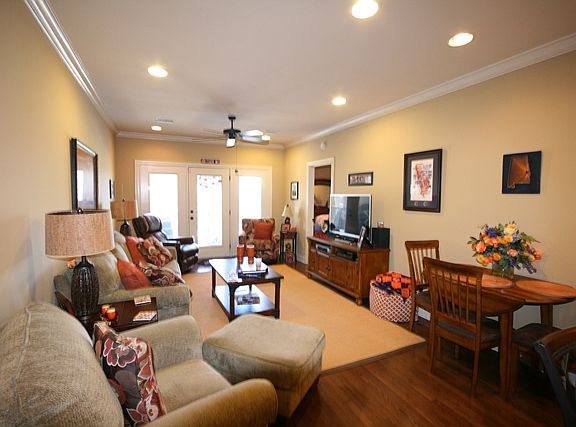 4th image of 402 W Magnolia Ave APT 225
