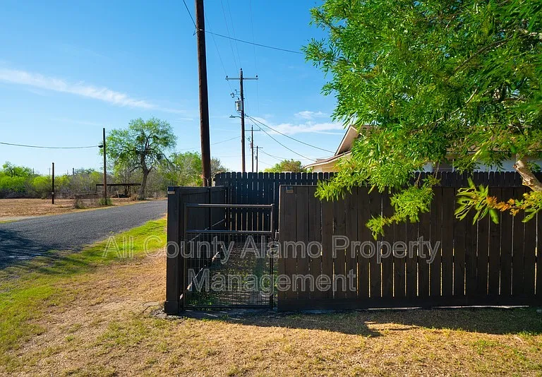 303 Schneider St — Photo 7