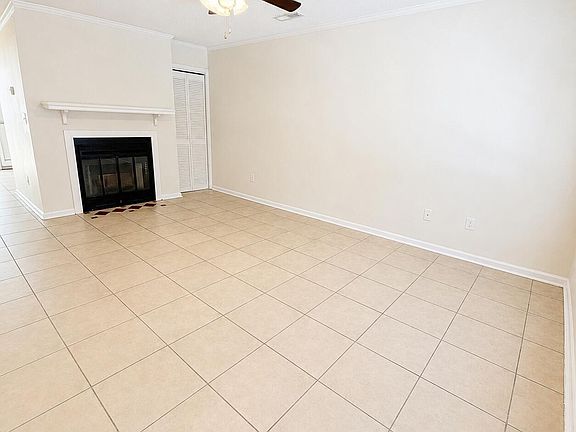 2nd image of 2905 Cedar Creek Rd APT E