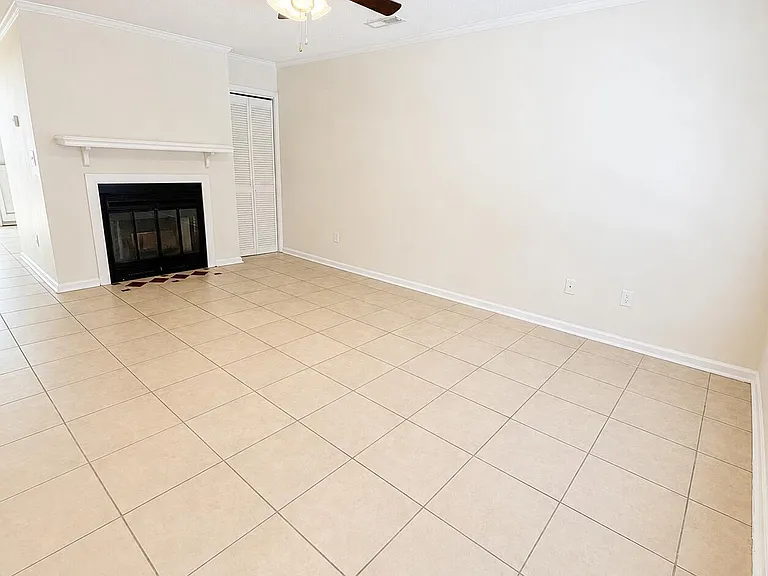 2905 Cedar Creek Rd #E — Photo 2