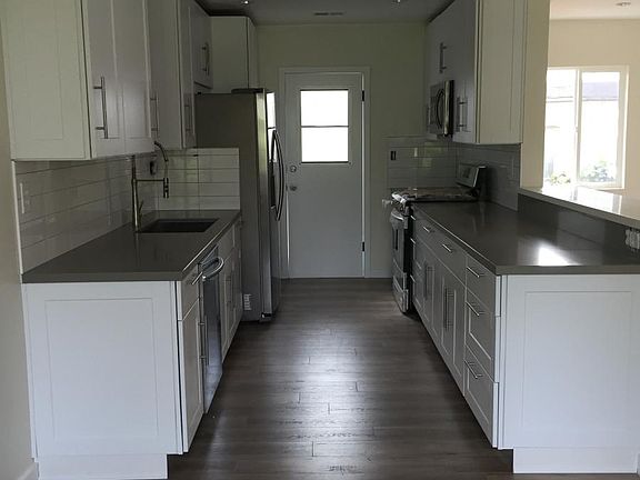 2nd image of 1011 N Mariposa St APT C