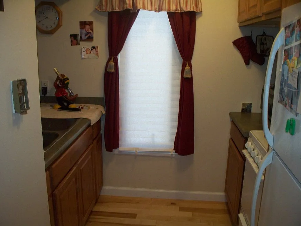 3 bed, 850 sqft, $2,750 — Photo 3