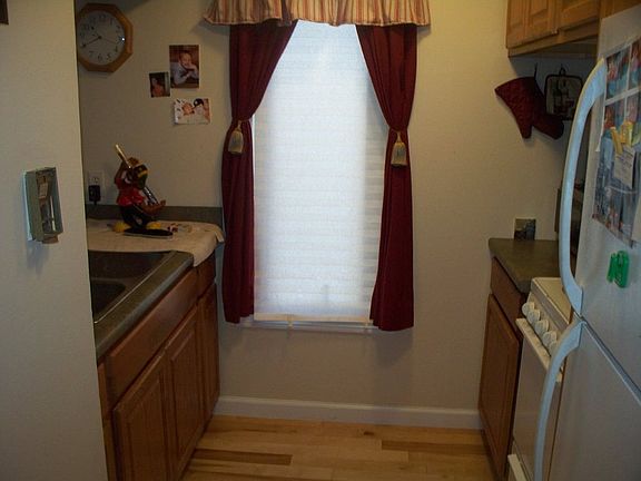 3rd image of 60 Austin Dr APT 1