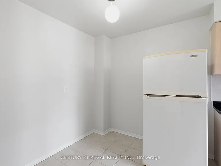 28 Newdawn Cres — Photo 16