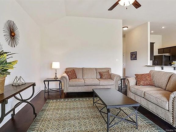 4th image of 120 Briar Ct