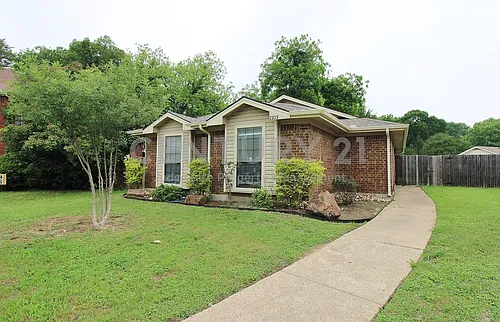 1103 Hemlock Ct Photo 1