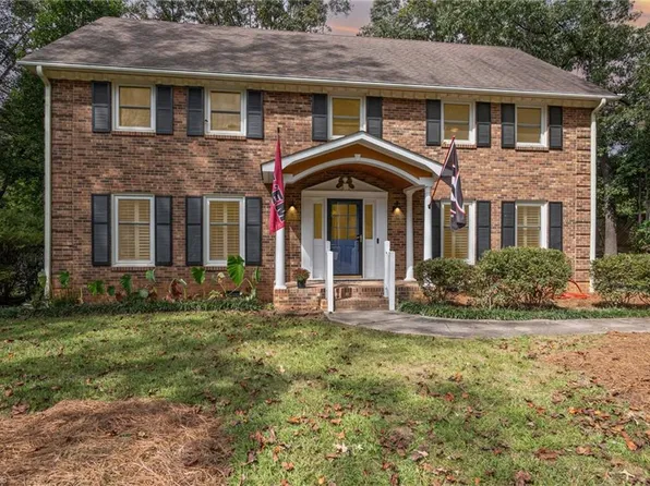 2007 La Dora Dr, High Point, NC 27265