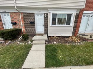 8262 Dartmouth Dr, Warren, MI 48093