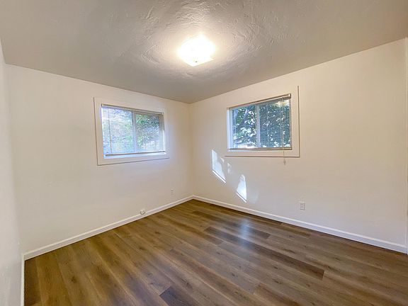5th image of 800 Pracht St APT 1