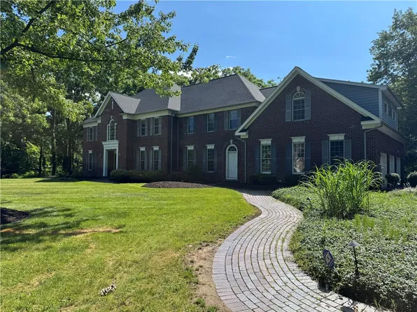 6 Merrycreek Xing, Pittsford, NY 14534
