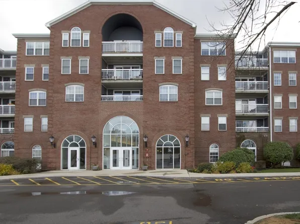 50 Boatswains Way APT 303, Chelsea, MA 02150