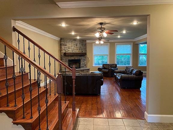 2nd image of 2711 Pinehurst Cir