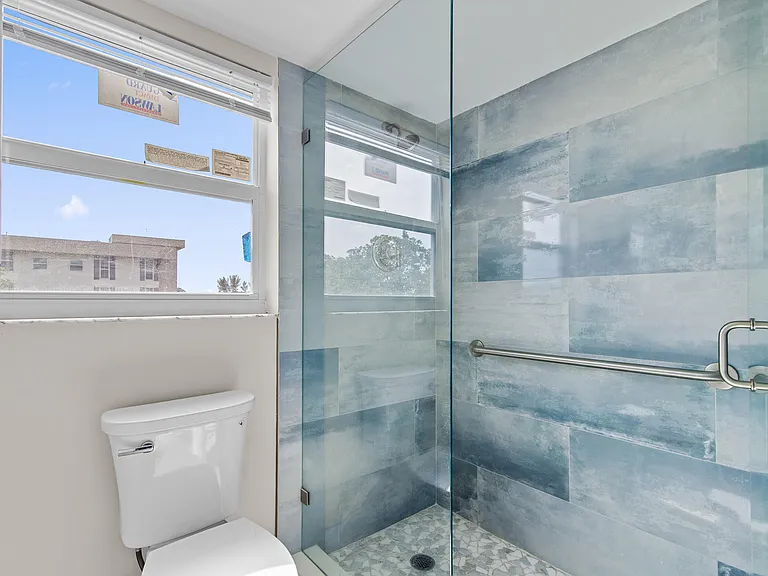2901 S Palm Aire Dr #501 — Photo 8
