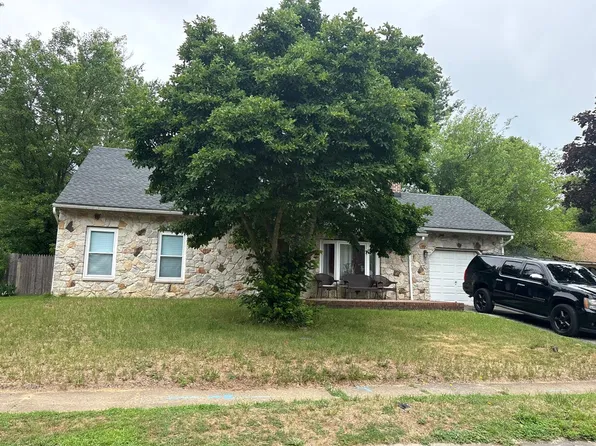 124 Eastmont Ln, Sicklerville, NJ 08081