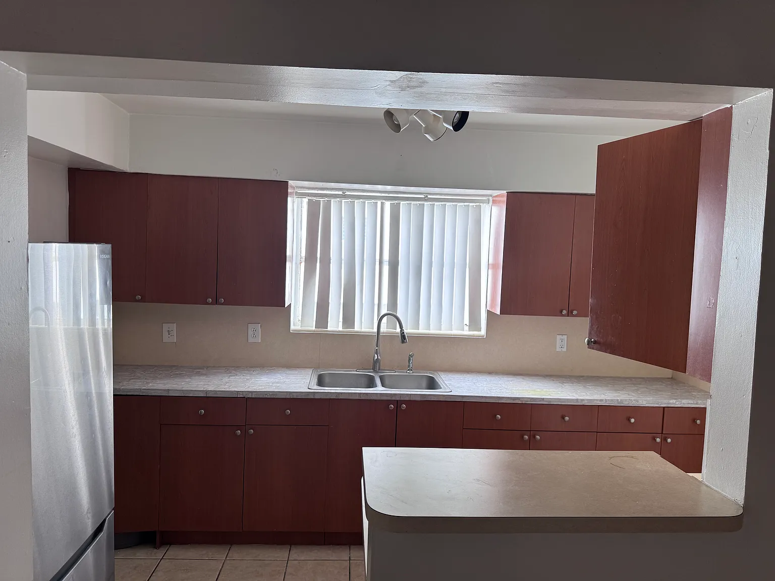 2 bed, 1100 sqft, $2,200 — Photo 2