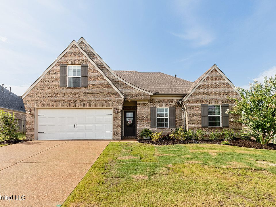 1st image of 101 Magnolia Gardens Dr