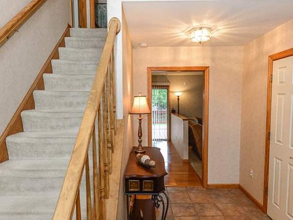 3rd image of 204 Saint Andrew Ct