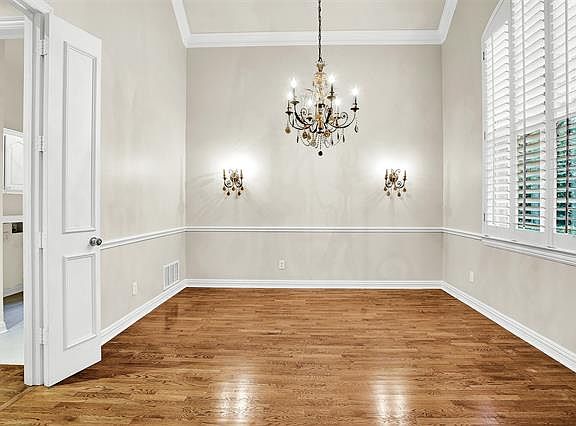 4th image of 5824 Lennox Hill Dr