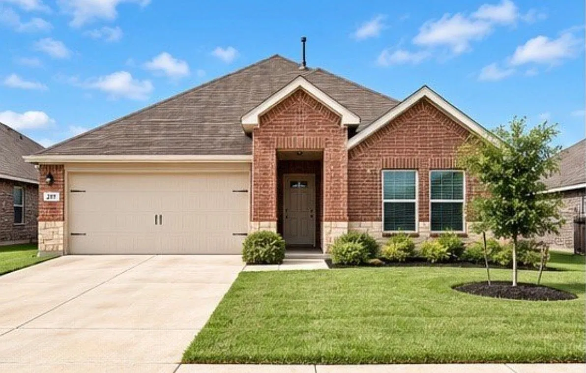 4 bed, 2.0 bath, 2106 sqft, $2,200 — Photo 1