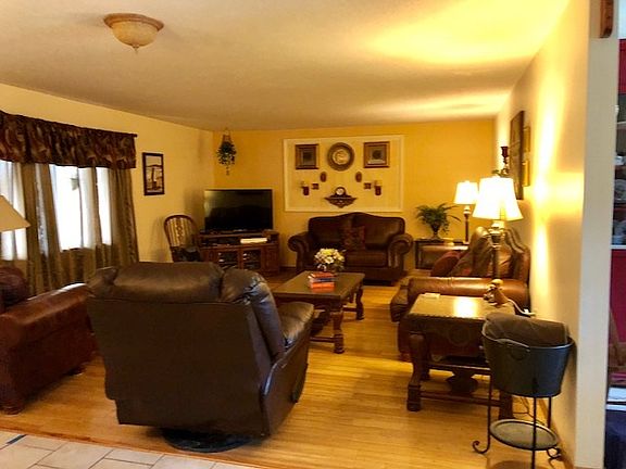 2nd image of 2208 6th Ave