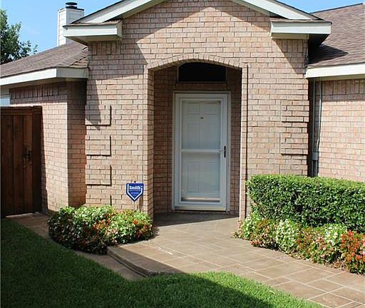 5th image of 1040 Port Sullivan Dr
