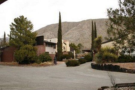 1st image of 516 Twin Oaks Pl