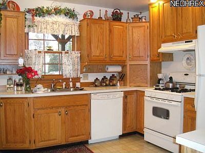 5th image of 421 Hickory Ln