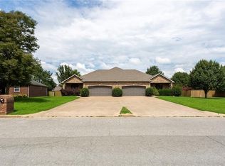 100 Ravenwood Blvd APT B, Siloam Springs, AR 72761