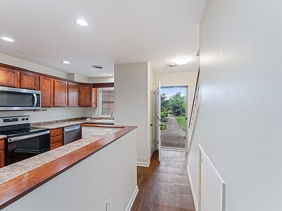5th image of 6529 Deane Hill Dr APT 43
