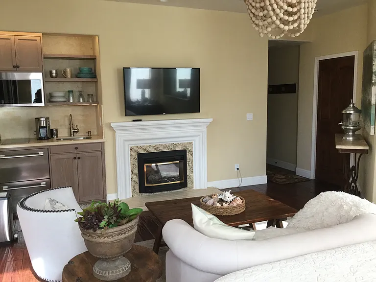 249 Augusta Ln — Photo 2