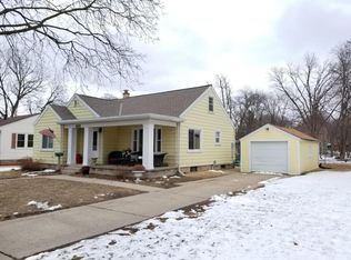633 S Main St, Oconomowoc, WI 53066