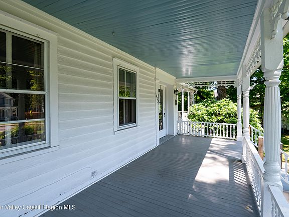 3rd image of 1402 Albany Avenue
