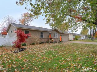 7727 Coconut Dr, Jenison, MI 49428