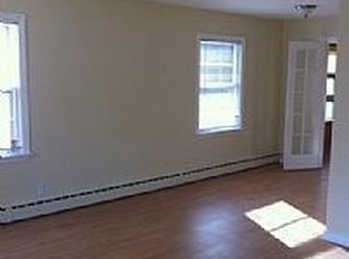 209 E 2nd St, Dundee, IL 60118