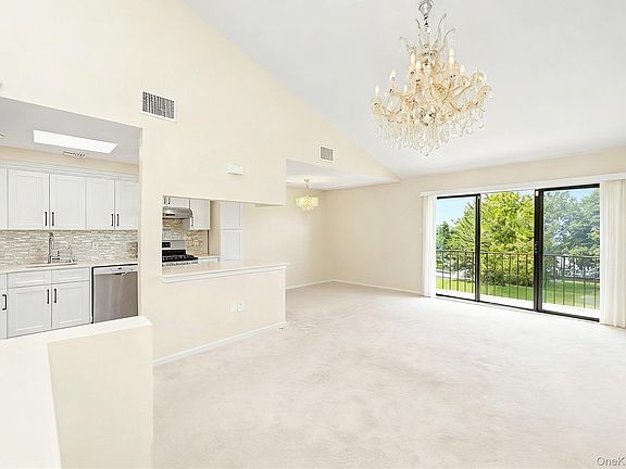 5th image of 12027 Riviera Court #2B