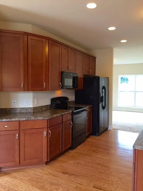 3 bed, 2.5 bath, 2134 sqft, $1,900 — Photo 3