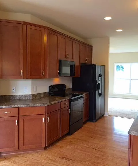 185 Phoenix Blvd NW — Photo 3