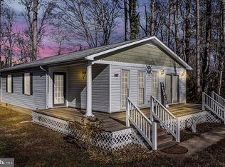 157 7th St, Colonial Beach, VA 22443