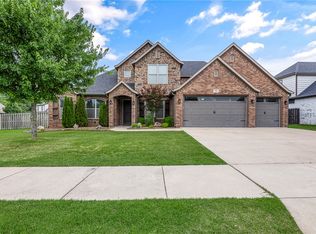 1701 Helen Ln, Bentonville, AR 72713