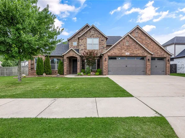 1701 Helen Ln, Bentonville, AR 72713