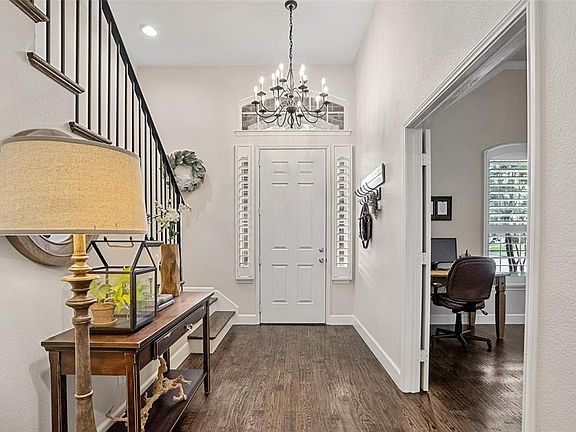 4th image of 221 Oakbluff Dr