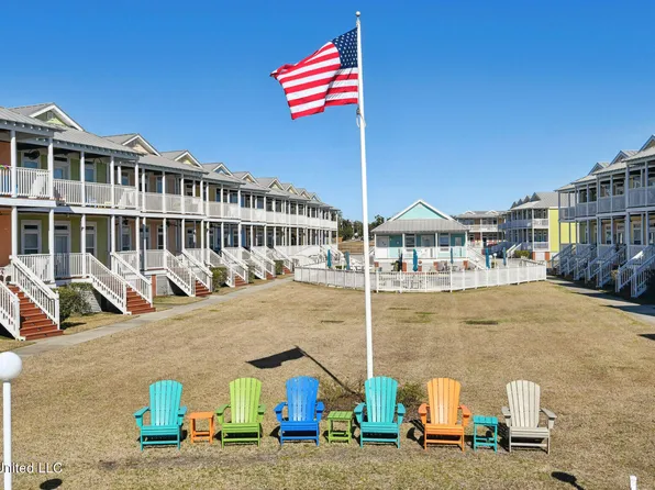 1515 E Beach Blvd APT 230, Pass Christian, MS 39571
