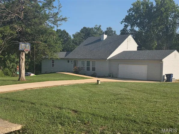 180 Cedargate Dr, Dittmer, MO 63023